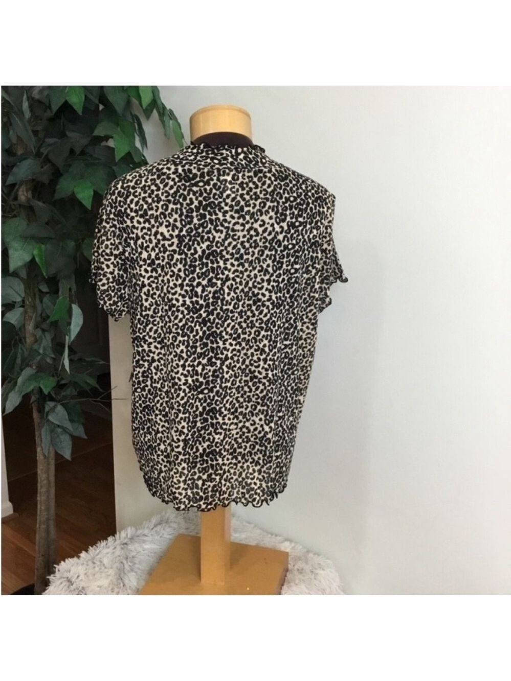 Nine West animal print ruffled mockneck short sleeve top Woman’s XL - Picture 2 of 11